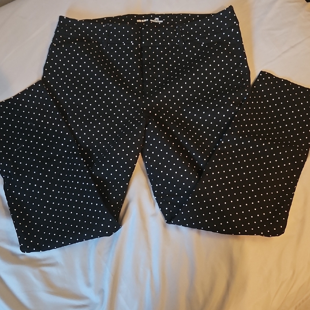 Old Navy Black and White Skinny Pants with Polka Dot Pattern